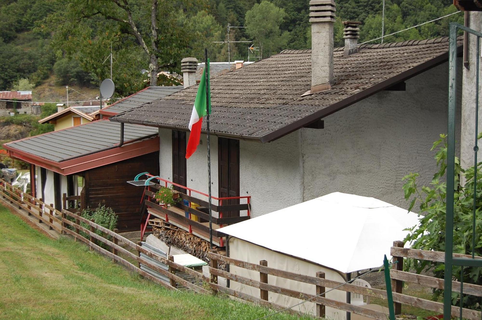 Casa Valentino Corteno Golgi Exterior foto