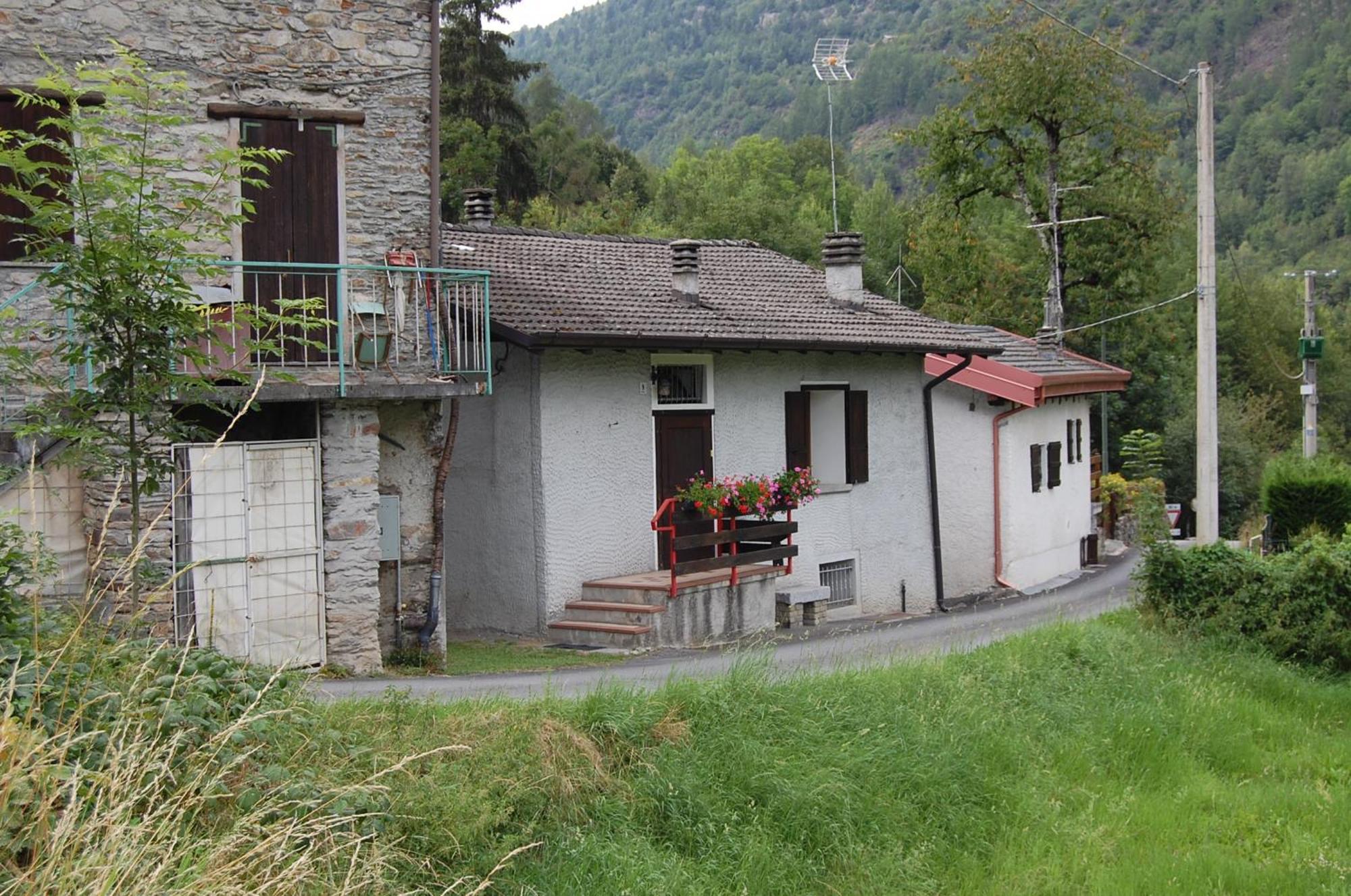 Casa Valentino Corteno Golgi Exterior foto